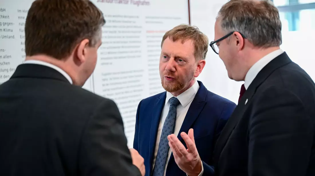 Die drei ostdeutschen CDU-Ministerpräsidenten wehren sich dagegen, dass die abschlagsfreie Rente nach 45 Beitragsjahren - wie von der Rentenkommission empfohlen - abgeschafft werden soll. (Archivbild). - Bild: Sebastian Gollnow/dpa