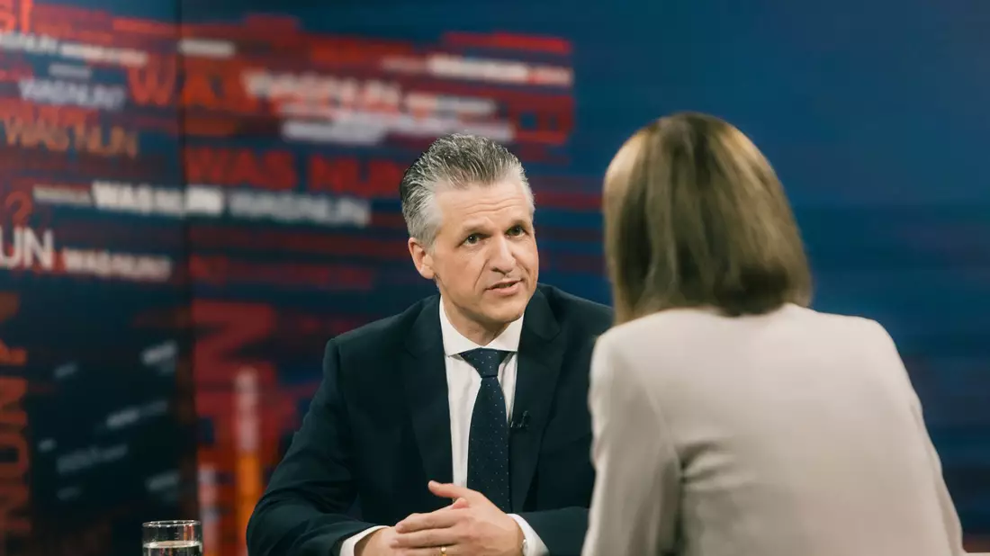 Der neue Unionsfraktionschef Thorsten Frei sieht keinen Autoritätsverlust bei Merz.  - Bild: Thomas Kierok/ZDF/dpa