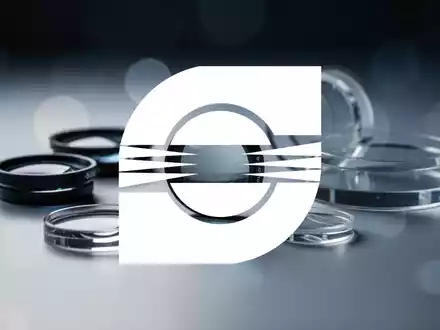 Hochwertige optische Linsen und Präzisionsgläser in einer professionellen, technologischen Laborumgebung. - Foto: über boerse-global.de