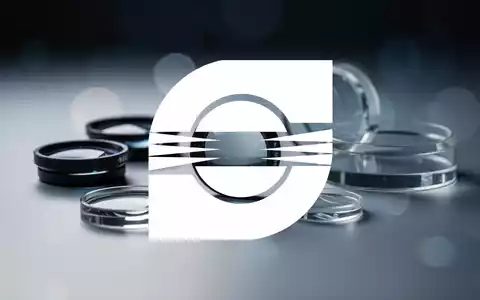Hochwertige optische Linsen und Präzisionsgläser in einer professionellen, technologischen Laborumgebung. - Foto: über boerse-global.de