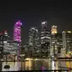 Die Glitzermetropole Singapur ist für ihre strengen Gesetze bekannt.  - Bild: Carola Frentzen/dpa