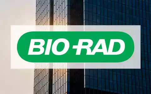 Moderne Glasfassade eines Bürogebäudes im Sonnenaufgang als Symbol für einen Börsengang - Foto: über boerse-global.de
