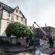 Hotelgäste und Personal mussten aufgrund des Feuers evakuiert werden.  - Bild: Jacob Schröter/dpa