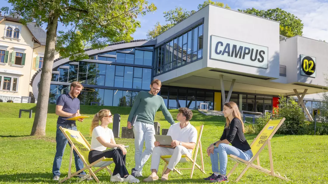 Absolvent*innen bestätigen hohe Studienzufriedenheit an der FH CAMPUS 02