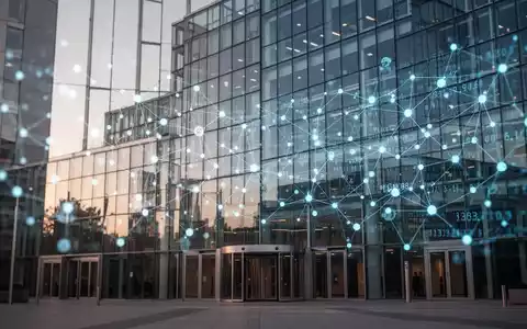 Moderne Architektur mit digitalen Datenüberlagerungen, die die EU-Regulierungsaufsicht über große Online-Plattformen darstellen. - Foto: über boerse-global.de