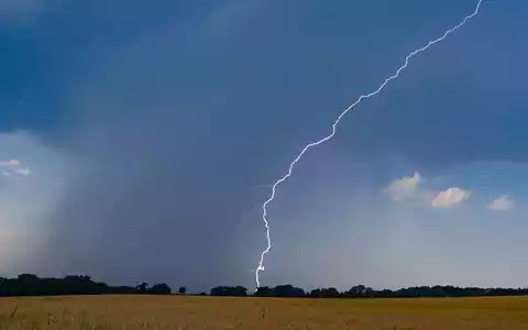 Gewitter mit starken Windböen sind heute für den Norden vorhergesagt.  - Foto: Patrick Pleul/dpa