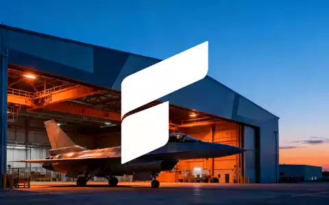 Moderne, technologisch fortschrittliche Industrieanlage in der Abenddämmerung als Symbol für den Verteidigungssektor. - Foto: über boerse-global.de