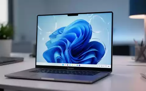 Nahaufnahme eines modernen Laptop-Bildschirms mit einer eleganten und sauberen Windows-11-Benutzeroberfläche mit Glas-Morphismus-Elementen. - Foto: über boerse-global.de