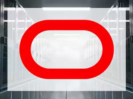 Abstrakte Darstellung eines modernen Rechenzentrums mit leuchtenden Server-Racks als Symbol für IT-Infrastrukturinvestitionen. - Foto: über boerse-global.de