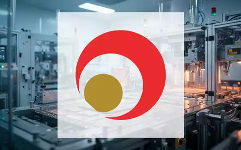 Moderne Halbleiter-Produktionsanlage in einem Reinraum mit stimmungsvoller Beleuchtung. - Foto: über boerse-global.de