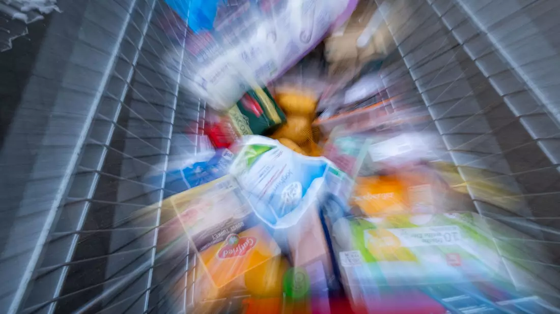 Die Lebensmittelpreise könnten in den nächsten Monaten anziehen, wenn Erzeuger höhere Energiepreise auf die Preise aufschlagen. (Symbolbild) - Bild: Jens Büttner/dpa