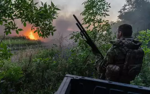 Nach den derzeitigen ukrainischen Regeln dürfen wehrfähige Männer zwischen 23 und 60 Jahren nicht ausreisen. (Archivbild) - Foto: Iryna Rybakova/Ukrainian 93rd Mechanized brigade/AP/dpa