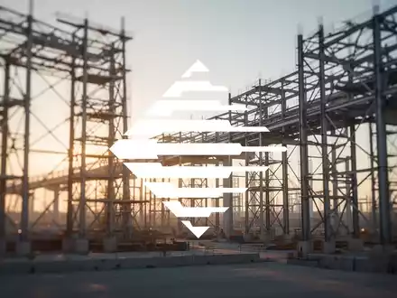 Abstrakte Darstellung einer modernen Baustelle mit Stahlkonstruktionen bei Sonnenuntergang als Symbol für industrielles Wachstum. - Foto: über boerse-global.de