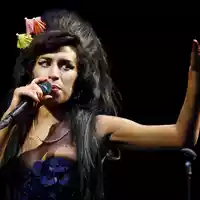 Amy Winehouse starb 2011 im Alter von nur 27 Jahren. (Archivbild)  - Foto: FRANTZESCO KANGARIS/EPA FILES/dpa
