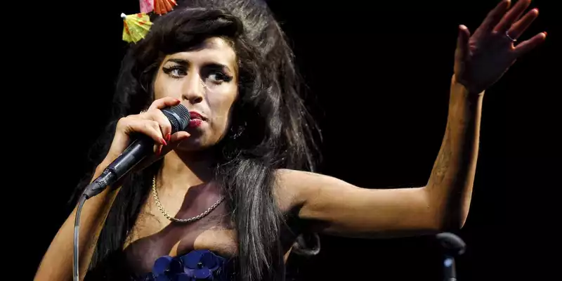 Amy Winehouse starb 2011 im Alter von nur 27 Jahren. (Archivbild)  - Foto: FRANTZESCO KANGARIS/EPA FILES/dpa