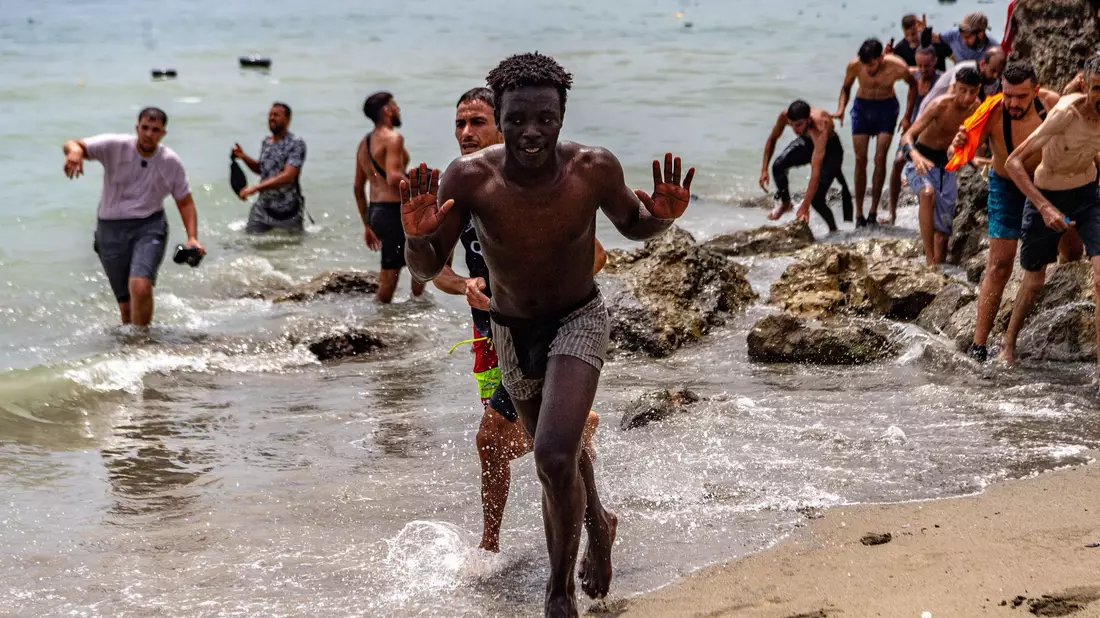 Hat Marokko die Grenzkontrollen gelockert? - Bild: Antonio Sempere/AP/dpa