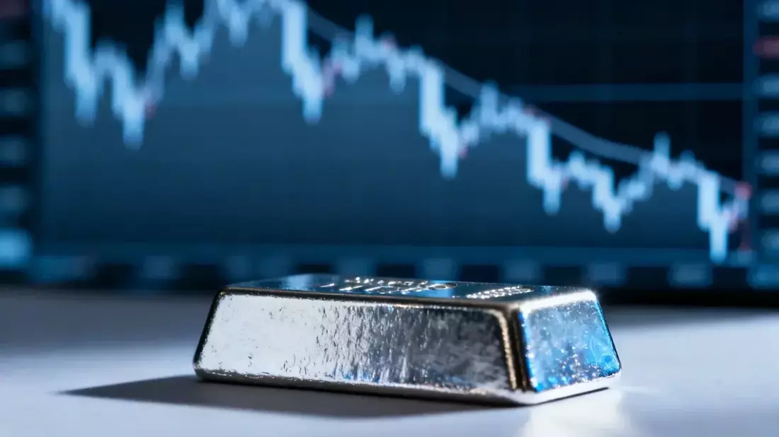 Silver Futures Stuck Below $60 as Fed Pause, Geopolitical Risks, and Supply Costs Collide
