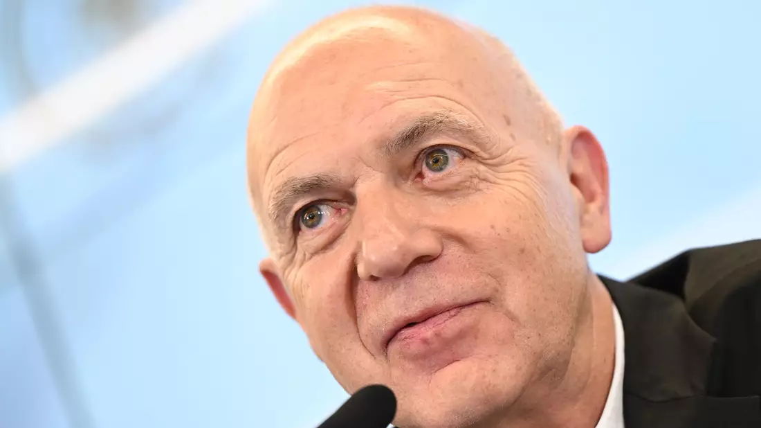 Voll auf UEFA-Linie: DFB-Präsident Bernd Neuendorf. (Archivbild) - Bild: Florian Wiegand/dpa