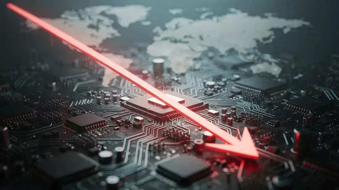 Vanguard FTSE All-World ETF: Fee War, Tech Concentration, and Record Growth