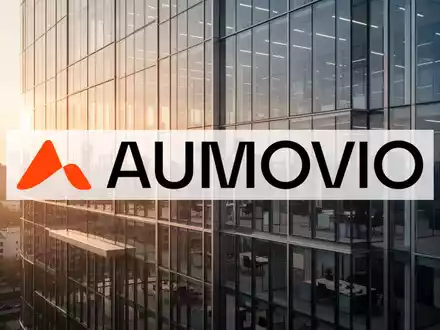 Modernes Bürogebäude bei Sonnenuntergang als Symbol für strategisches Wachstum und wirtschaftliche Stabilität. - Foto: über boerse-global.de
