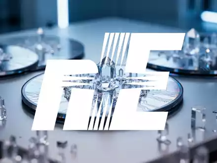 Abstraktes Bild von Halbleiter-Wafern in einer modernen Laborumgebung, das technologischen Fortschritt symbolisiert. - Foto: über boerse-global.de