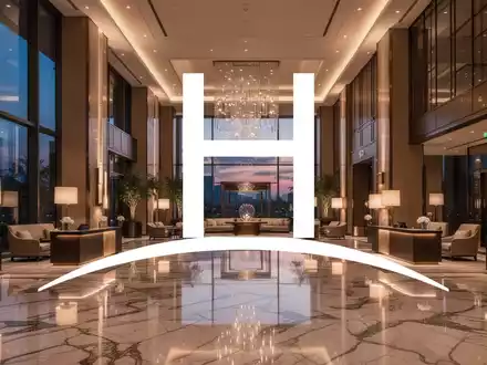 Modernes Luxushotel-Interieur mit eleganter Beleuchtung und architektonischer Ästhetik. - Foto: über boerse-global.de