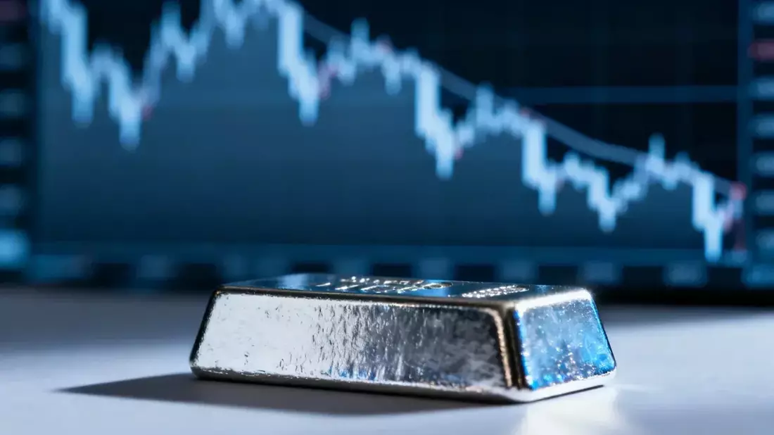 Silver Price Holds at $57.86 Amid Fed Uncertainty and Rising Yields