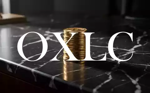 Ein Stapel Goldmünzen auf einem dunklen Marmortisch als Symbol für finanzielle Stabilität und Dividendenwachstum. - Foto: über boerse-global.de