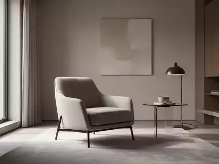 Ein minimalistisch eingerichtetes Wohnzimmer mit einem leeren Sessel in gedämpftem, natürlichem Licht. - Foto: über boerse-global.de