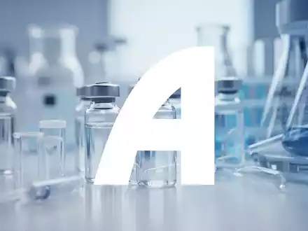 Moderne biopharmazeutische Laborumgebung mit wissenschaftlicher Ausrüstung und Fokus auf medizinische Innovation. - Foto: über boerse-global.de