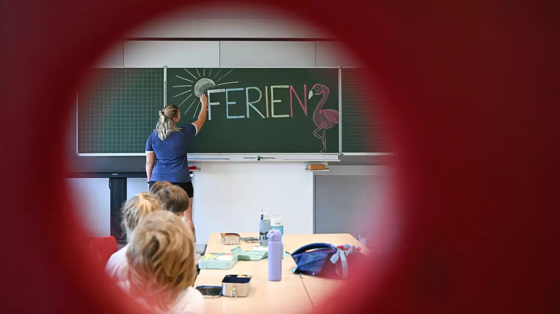 Traditionell gibt es in Deutschland viele unterschiedliche Ferienstarttermine. (Symbolbild) - Bild: Bernd Weißbrod/dpa
