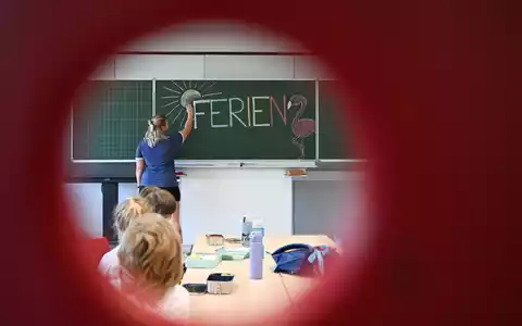 Traditionell gibt es in Deutschland viele unterschiedliche Ferienstarttermine. (Symbolbild) - Foto: Bernd Weißbrod/dpa