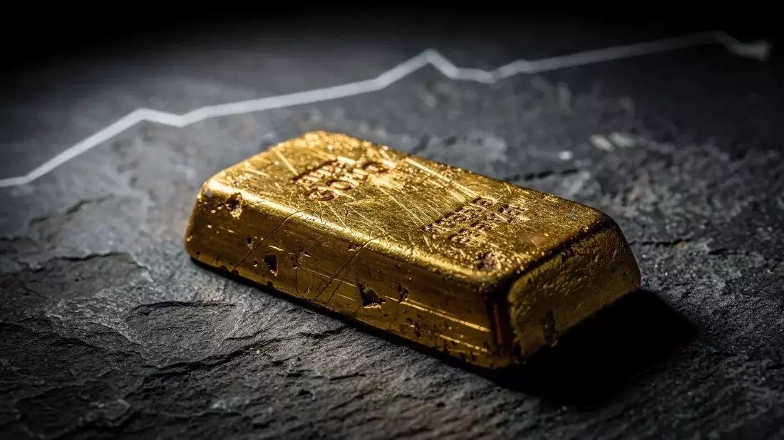 Gold Holds Above $4,168 as Fed Split, Weak Dollar Offset Record Central Bank Buying