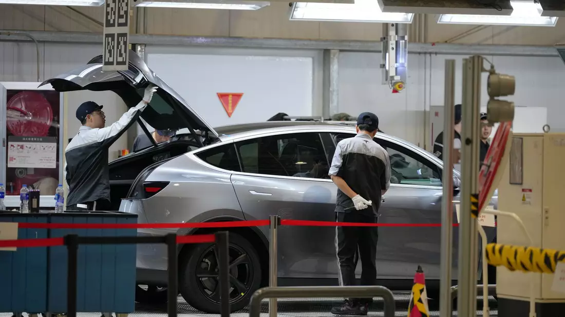 Das Tesla-Werk in Shanghai spielt eine wichtige Rolle für das internationale Geschäft des Elektroautobauers. (Archivbild) - Bild: Andy Wong/AP/dpa