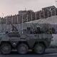 Die Zentralregierung in Madrid ordnete den Einsatz von in Ceuta stationierten Armeeeinheiten zur Unterstützung der Grenzbeamten an. - Bild: Antonio Sempere/AP/dpa