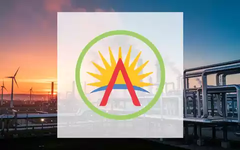 Moderne Anlage zur Erzeugung erneuerbarer Energien vor einem stimmungsvollen Sonnenuntergang. - Foto: über boerse-global.de