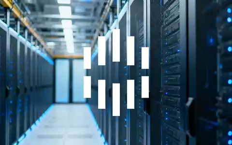 Modernes Rechenzentrum mit leuchtenden Server-Racks als Symbol für digitale Infrastruktur und Energiekapazität. - Foto: über boerse-global.de