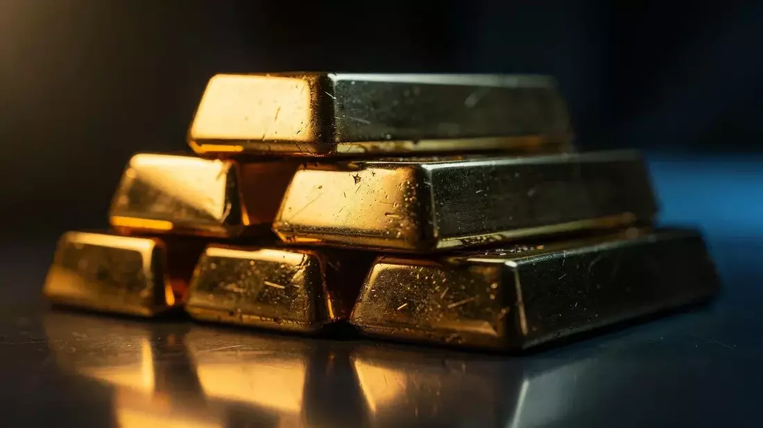 Gold Holds Near $4,086 as Geopolitical Tensions Clash with Hawkish Fed