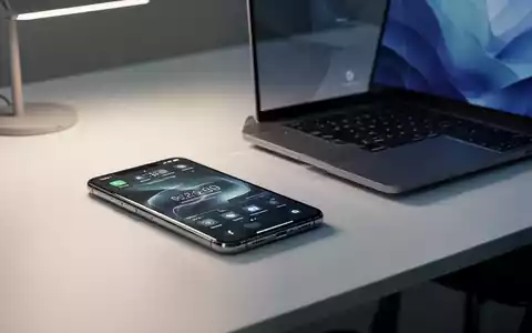Moderner Arbeitsplatz mit Smartphone und Laptop, der Apples neue KI-Abonnementdienste repräsentiert. - Foto: über boerse-global.de