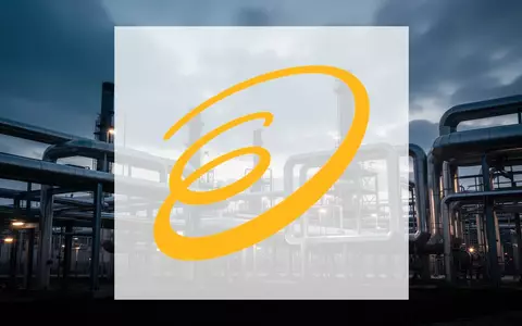 Moderne Energieinfrastruktur bei Dämmerung, die den Energiesektor symbolisiert. - Foto: über boerse-global.de