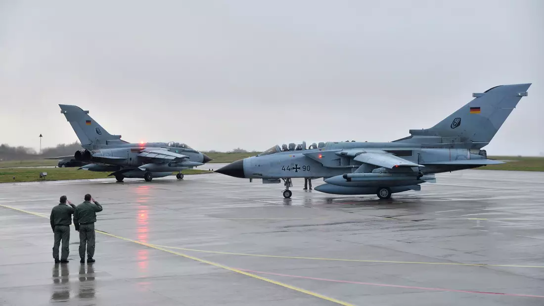 Der Bundeswehr-Flugplatz in Büchel gilt als einer der Lagerorte für US-amerikanische Atombomben vom Typ B61 in Europa. (Archivbild) - Bild: picture alliance / Harald Tittel/dpa