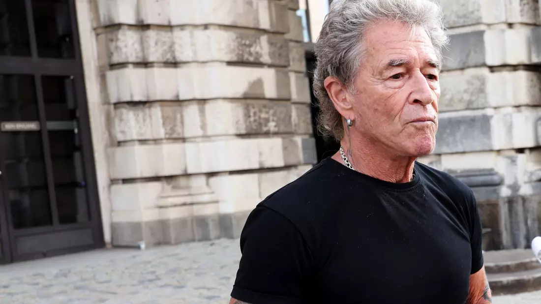 Auch Künstler Peter Maffay war vor Ort.  - Bild: Karl-Josef Hildenbrand/dpa