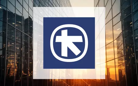 Moderne Glasfassade eines Bürogebäudes im goldenen Licht als Symbol für wirtschaftliches Wachstum und Erfolg. - Foto: über boerse-global.de