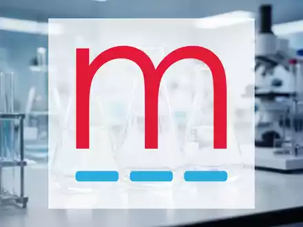 Moderne Laborumgebung mit wissenschaftlichen Geräten in blauem Licht als Symbol für die Pharmabranche. - Foto: über boerse-global.de