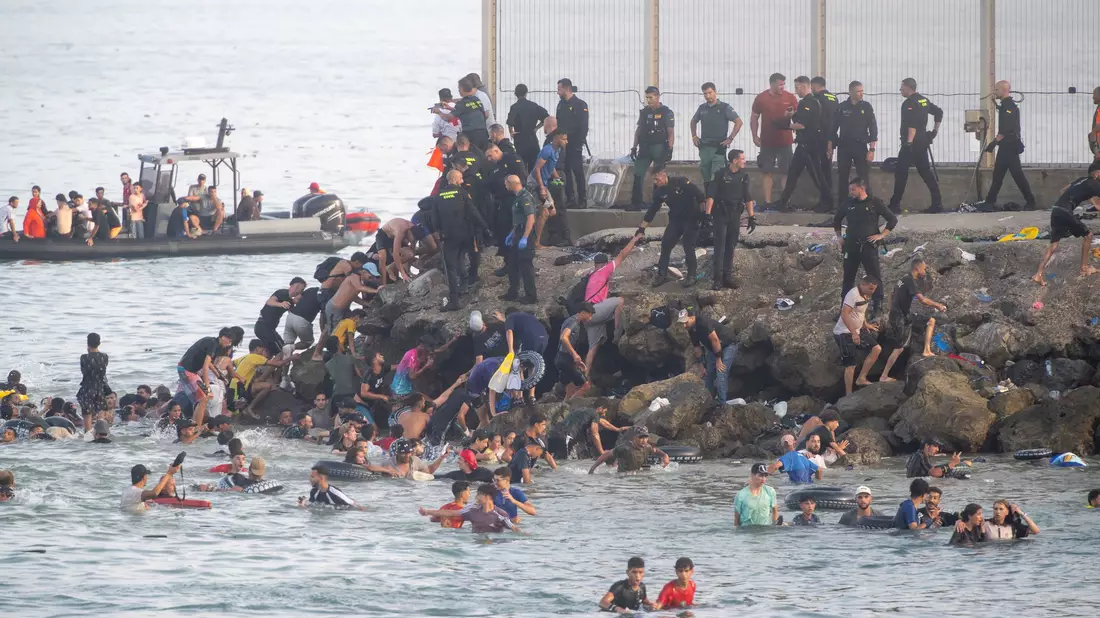 Konservative Medien und Politiker in Spanien beklagen eine «Invasion». - Bild: Marcos Moreno/EUROPA PRESS/dpa