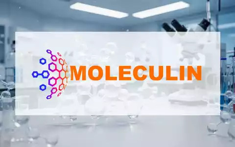 Moderne Laboreinrichtung mit chemischen Strukturen als Symbol für medizinische Forschung und Biotechnologie - Foto: über boerse-global.de