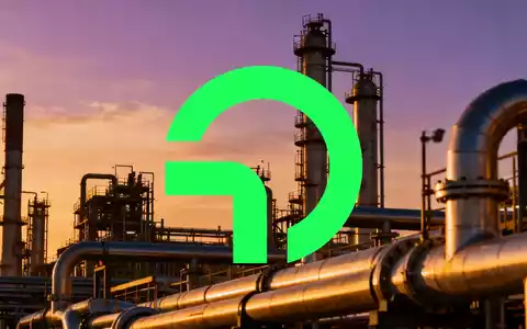 Moderne petrochemische Industrieanlage bei Sonnenuntergang als Symbol für Energieproduktion. - Foto: über boerse-global.de