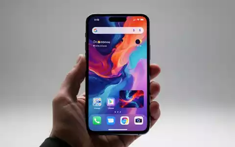 Ein Smartphone zeigt die neue, individuell anpassbare Startseite des Chrome-Browsers für Android. - Foto: über boerse-global.de