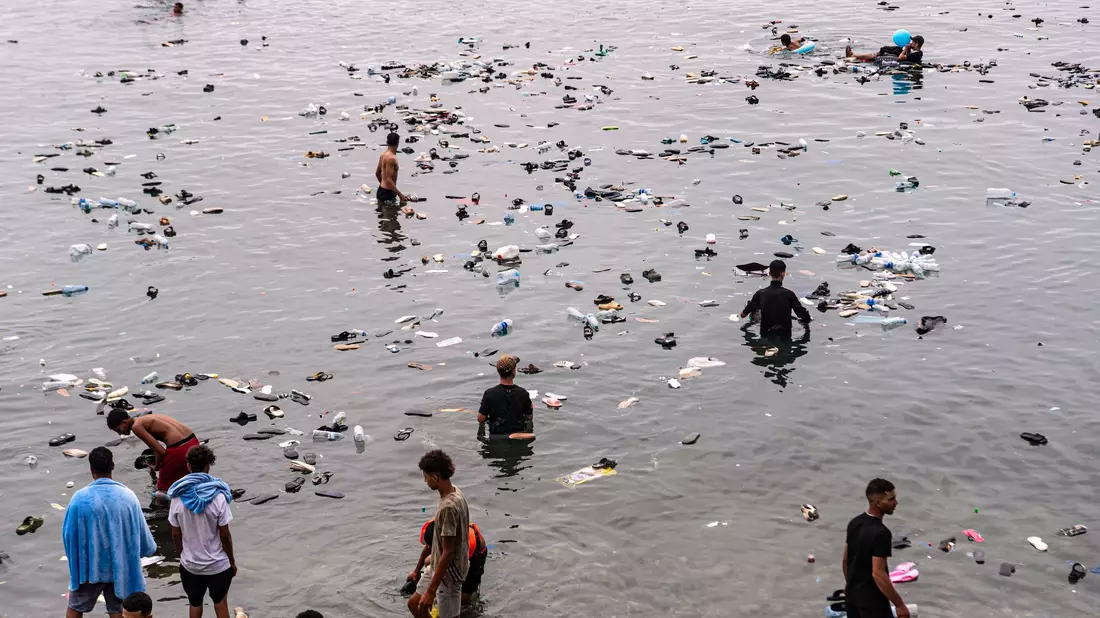 Zehntausende Migranten drängen seit Tagen in die spanische Nordafrika-Exklave Ceuta. - Bild: Antonio Sempere/AP/dpa