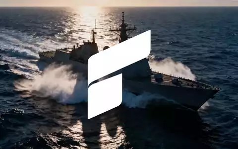 Silhouette einer modernen Fregatte auf stürmischer See bei Dämmerung. - Foto: über boerse-global.de